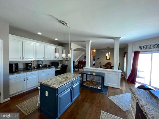 Fireplace, Interior, Kitchen, Pendant Lights, Recessed Lighting, Wood Texture Flooring
