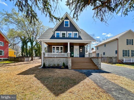 Exterior, Facade, Queen Anne Victorian