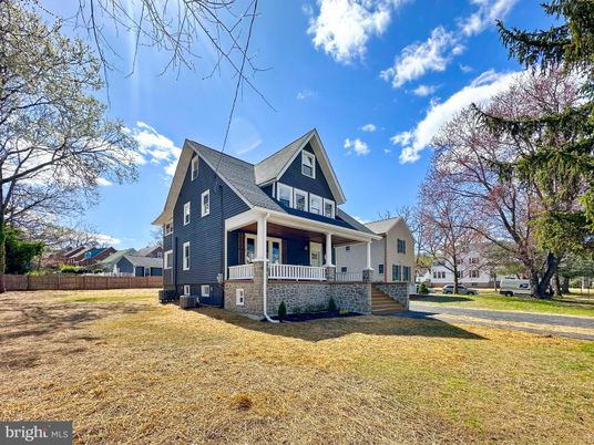Backyard, Exterior, Facade, Queen Anne Victorian