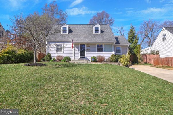 Exterior, Facade, Cape Cod
