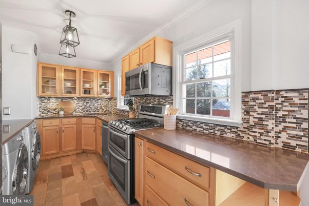 Interior, Kitchen, Washer, Wood Texture Flooring