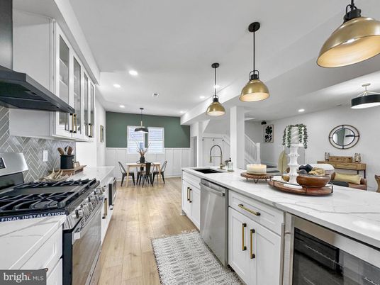 Dining room, Interior, Kitchen, Pendant Lights, Recessed Lighting, Stainless Steel Appliances, Wood Texture Flooring