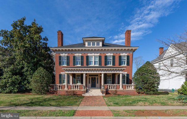 Exterior, Facade, Brick Facade, American Foursquare
