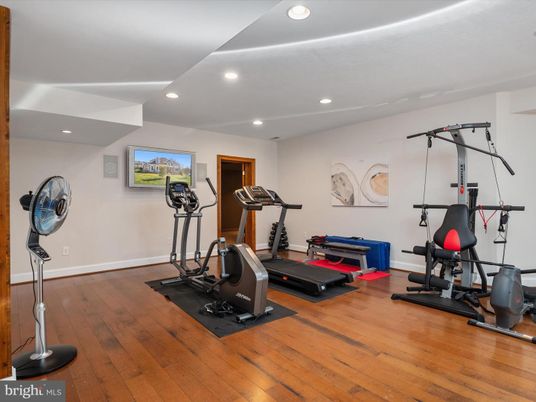 Fitness Equipment, Interior, Recessed Lighting, Wood Texture Flooring