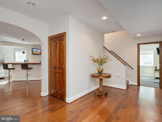 Interior, Pendant Lights, Recessed Lighting, Wood Texture Flooring