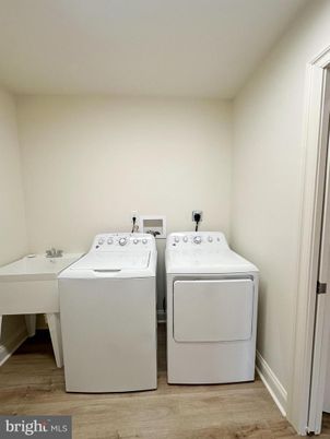 Interior, Washer, Wood Texture Flooring