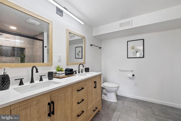 Bathroom, Dual Sink Vanities, Interior, Recessed Lighting
