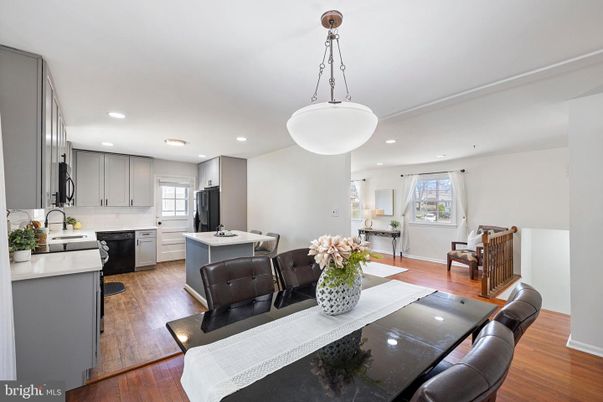Dining room, Interior, Kitchen, Pendant Lights, Recessed Lighting, Wood Texture Flooring