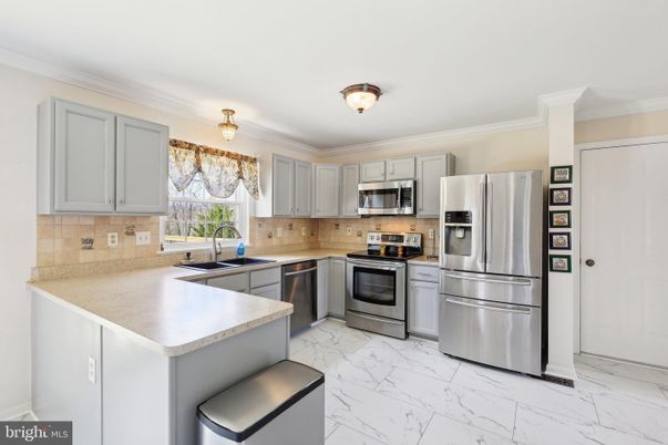 Chandelier, Interior, Kitchen, Marble, Stainless Steel Appliances
