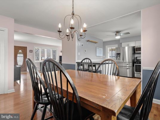 Chandelier, Dining room, Interior, Kitchen, Stainless Steel Appliances, Wood Texture Flooring