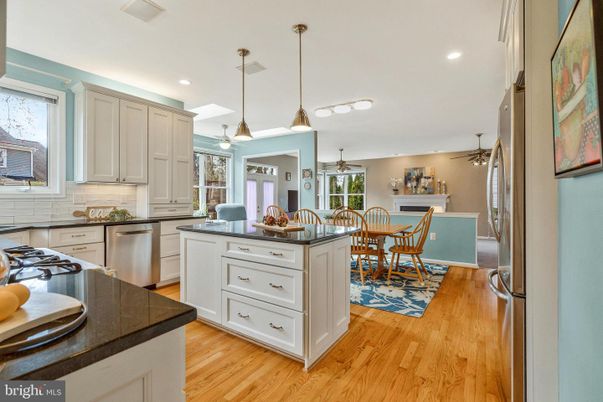 Dining room, Interior, Kitchen, Pendant Lights, Recessed Lighting, Wood Texture Flooring