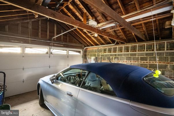 Garage, Interior, Wooden Beams