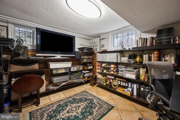 Home Office, Interior