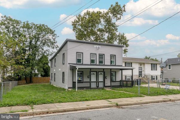Exterior, Facade, American Foursquare