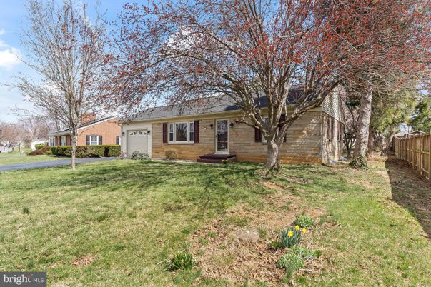 Attached, Backyard, Exterior, Facade, Brick Facade, Cape Cod
