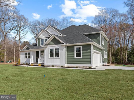 Attached, Exterior, Facade, Farmhouse