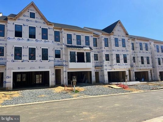 Exterior, Facade, Rowhouse
