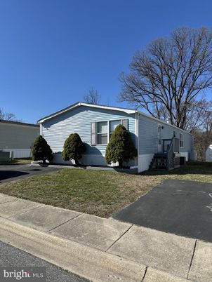 Attached, Exterior, Facade, Ranch