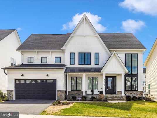 Attached, Exterior, Facade, Farmhouse