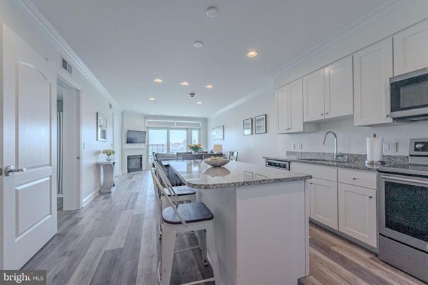 Dining room, Interior, Kitchen, Recessed Lighting, Wood Texture Flooring