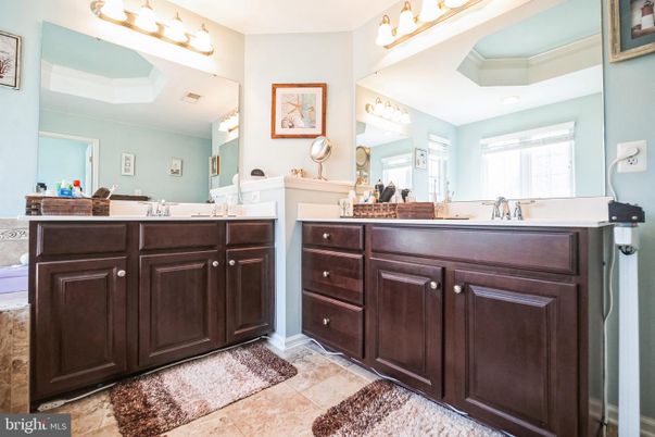 Bathroom, Dual Sink Vanities, Interior