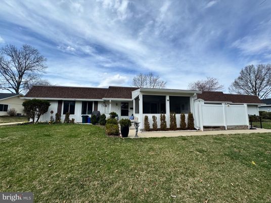 Backyard, Exterior, Facade, Ranch