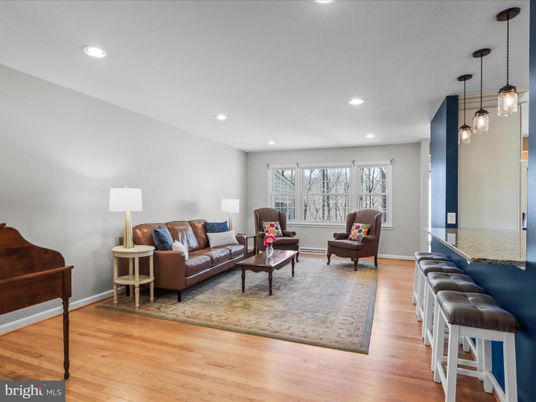 Interior, Living room, Pendant Lights, Recessed Lighting, Wood Texture Flooring