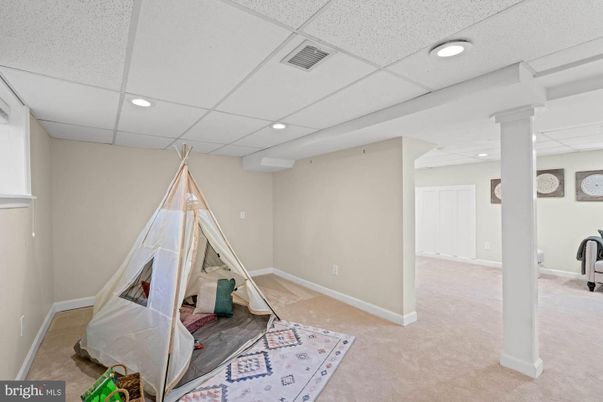 Empty room, Interior, Recessed Lighting
