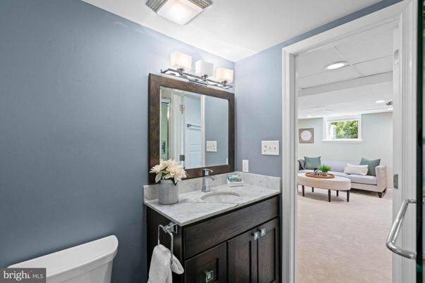Bathroom, Interior, Recessed Lighting