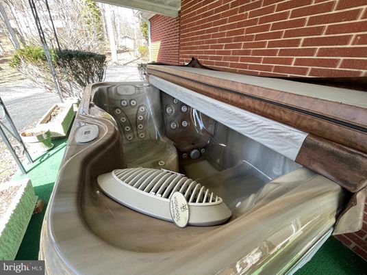 Exterior, Hot Tub
