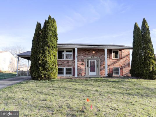 Backyard, Exterior, Facade, Brick Facade, Georgian