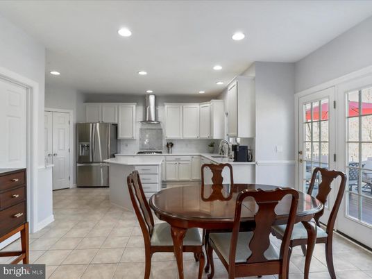 Dining room, Interior, Kitchen, Recessed Lighting, Stainless Steel Appliances