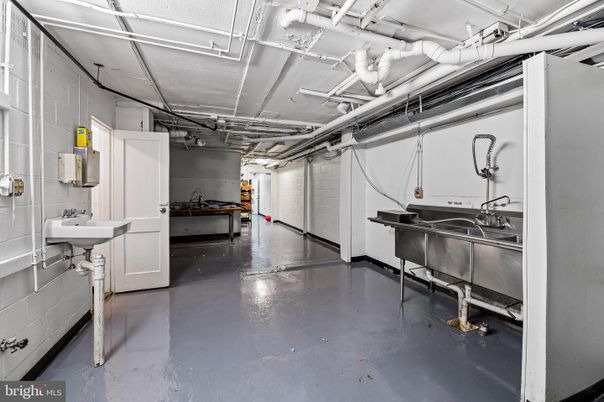 Garage, Interior