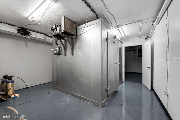 Garage, Interior