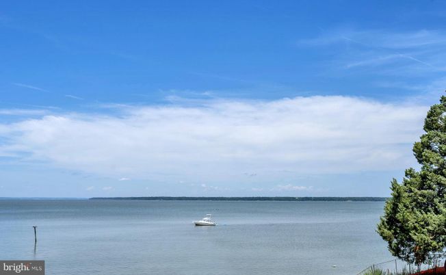 Exterior, Lake