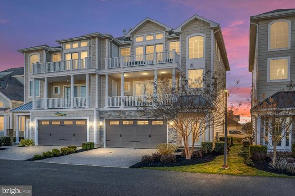 Attached, Exterior, Facade, Rowhouse