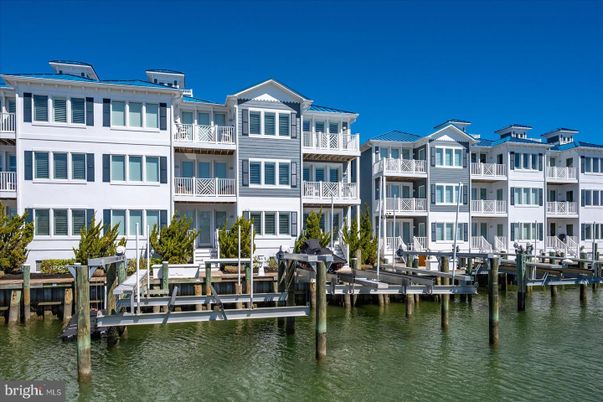 Exterior, Lake