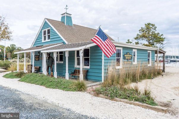 Exterior, Facade, Cape Cod