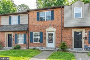 Exterior, Facade, Brick Facade, Rowhouse
