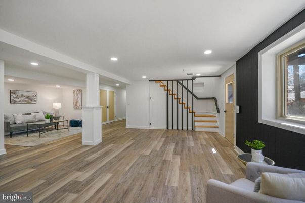 Interior, Recessed Lighting, Wood Texture Flooring