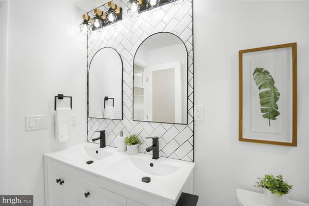 Bathroom, Dual Sink Vanities, Interior