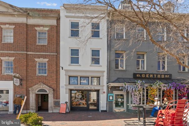 Exterior, Facade, Brick Facade, Rowhouse