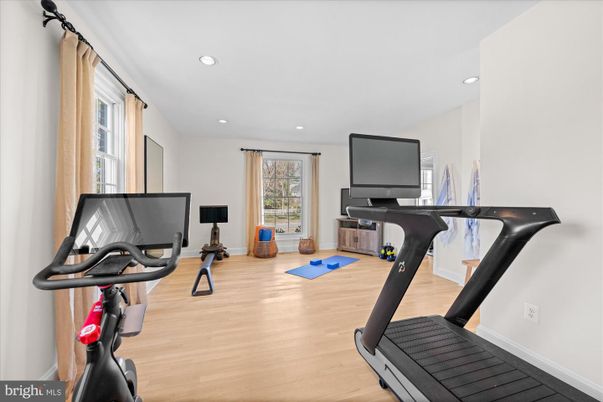 Fitness Equipment, Interior, Recessed Lighting, Wood Texture Flooring