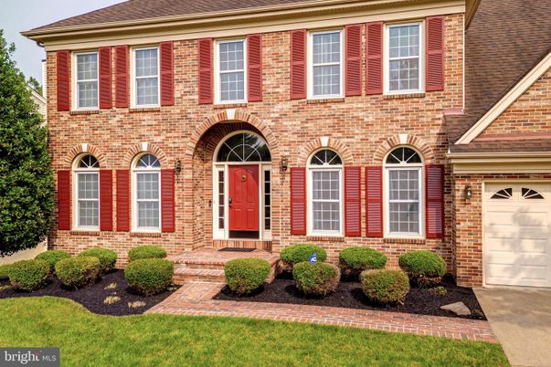 Attached, Exterior, Facade, Brick Facade, Georgian