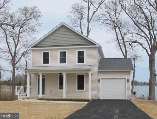 Attached, Exterior, Facade, Farmhouse