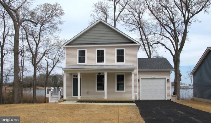 Attached, Exterior, Facade, Farmhouse