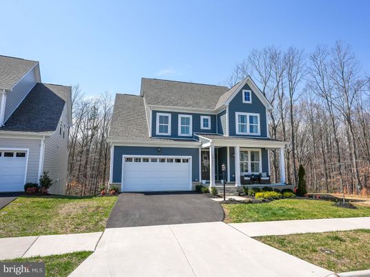 Attached, Exterior, Facade, Farmhouse