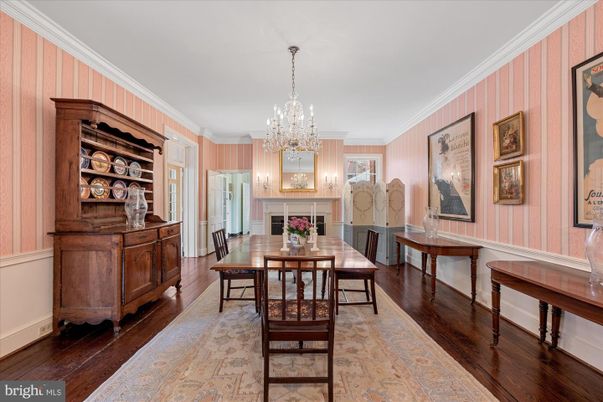 Chandelier, Dining room, Fireplace, Interior, Wood Texture Flooring
