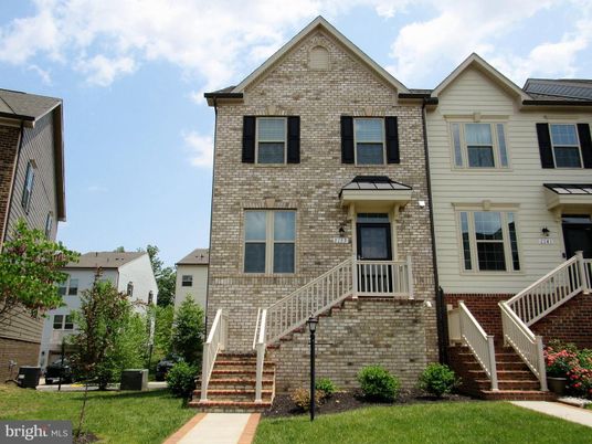 Exterior, Facade, Brick Facade, Rowhouse