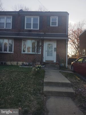 Exterior, Facade, Brick Facade, Rowhouse